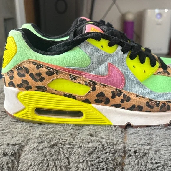 Nike Women's Air Max 90 LX "Illusion Green" (Style Code: CW3499-300). SZ 10 - Picture 5 of 15